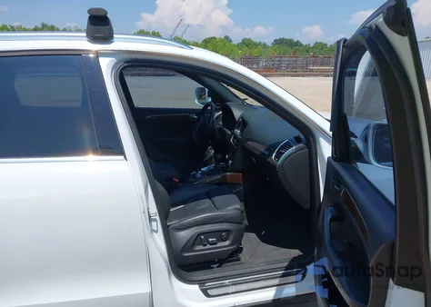 2015 Audi Q5 2.0T Premium z USA, uszkodzony, nr VIN WA1LFAFP8FA016966